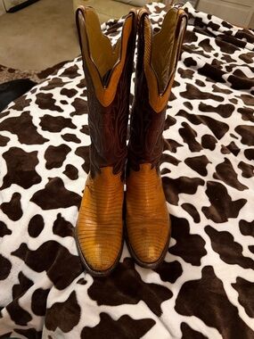 Amazonas Yellow and Black Textured Heel Boots